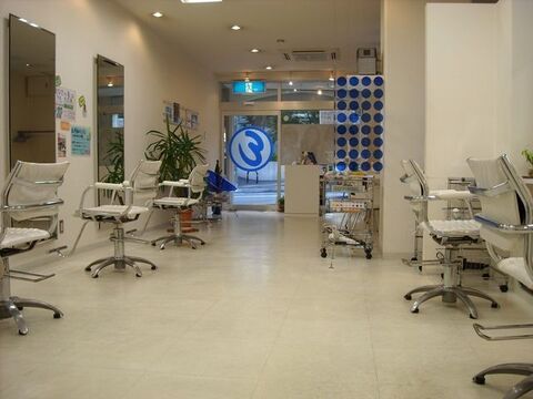 【緑地公園】楽しみながらのびのび働ける地域密着型の少人数×アットホームなサロン「hair’s effect（ヘアーズエフェクト）」からアシスタント（美容師）の求人★☆