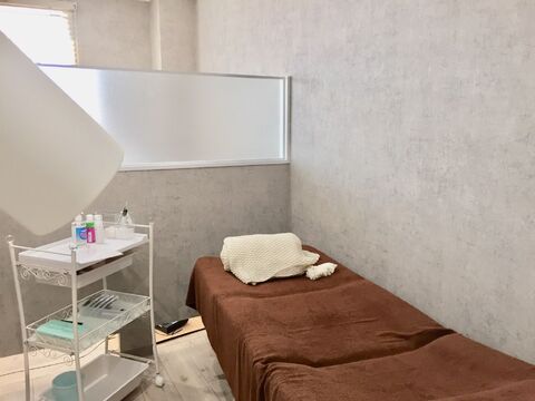 【新潟駅】≪実働8時間≫≪有給休暇あり・消化率100%≫≪土日祝の希望休OK≫≪社会保険完備≫育成実績が豊富で安心の体制があります！研修サロンもあるので早くに技術が身につく会社です「RELASH 駅南（リラッシュエキナン））」からアイリスト（まつげエクステ・まつげパーマ・アイブロウ）の求人☆☆