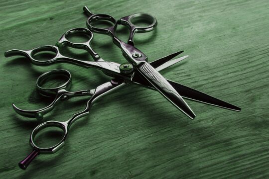 【ドラッグイレブン山里店】≪完全週休二日制・社会保険完備・残業なし≫抜群の待遇があり長く働いてもらえる環境がGOOD！地域のお客様から愛されるお店！「ヘアサロン Eleven 山里店（ヘアサロンイレブンヤマザトテン）」からスタイリスト（美容師）の求人★☆