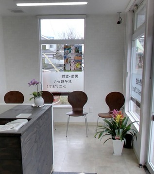 【緒川】≪19時で営業終了≫≪社会保険完備≫オーナー在籍サロンの為、カット専門店が初めての方やブランクがある方でも安心！身体の負担が少ないカット専門サロンです。「FASTCUT 西尾店（ファストカットニシオテン）」からスタイリスト（美容師）の求人☆★