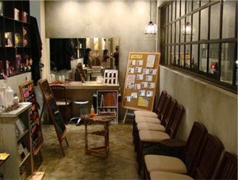 【藤井寺】≪月給25万円≫≪月8日休み≫≪19時営業終了≫地域密着により幅広い年代のお客様が毎日多くご来店される人気ヘアサロン！美容師として安心して長く働いていくことが出来る体制を整えています！FLAG（フラッグ）からスタイリスト（美容師）の求人☆★