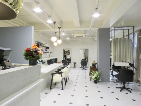 【三ノ宮】≪社会保険完備≫≪完全週休2日制≫ハイトーンからパーマまで幅広い技術を扱っています！異国情緒のある街、北野に佇むオシャレサロン「PEAR+L（パール）」からアシスタント（美容師）の求人☆★