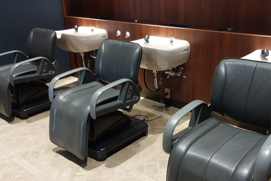 【東合川】≪営業時間18時迄・15時迄の勤務OK・週3日から勤務可能・着付けメニューあり≫子育て中のママさんも大歓迎です！！温もりのある空間が地域のお客様に愛されるアットホームなヘアサロン「ルリ子美容室（ルリコビヨウシツ）」からスタイリスト（美容師）の求人☆★