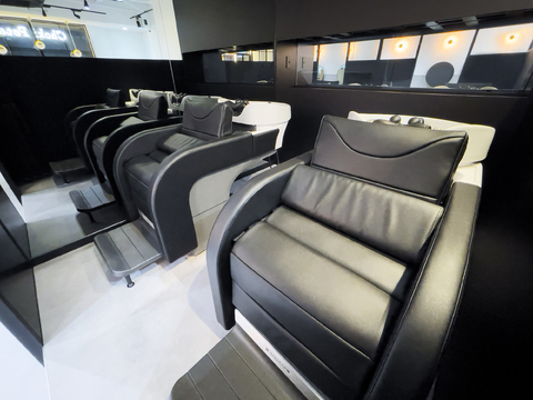 【北千住】≪週2日、1日3時間程度から相談可能≫≪社会保険加入OK≫シンプルな業務内容でブランクのある方でも安心！今までの概念を覆す、働きやすくもオシャレなカラー専門店「髪染丸 北千住東口店（カミソメマルキタセンジュヒガシグチテン）」からカラーリスト（美容師）の求人★☆