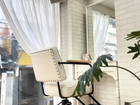 【京都市役所前】≪月給50万円以上が目指せる！≫≪休憩あり（外出OK）≫≪月8日休み≫≪土日休みOK≫≪社会保険完備≫≪人気システムトリートメントを使用した髪質改善推し≫≪客単価1万円越えの高単価サロン≫≪客層は10～20代がメイン≫給与体制がキャリアに応じて変動し高収入を目指せます！「ranan by sida（ラナンバイシダ）」からスタイリスト（美容師）の求人★☆