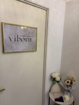 【恵比寿駅】≪完全週休2日制＆全て希望休OK≫≪土日祝休み月3回まで可能≫≪休憩1時間保障≫≪残業なし≫≪掛け持ち施術なし≫≪早番は19時に退勤可能≫≪髪色、ネイル自由≫風通しがよく長く働きやすい環境！プライベートとの両立を実現できる好条件の「viborn 恵比寿店（ヴィボーン エビステン）」からアイリスト（まつげパーマ・アイブロウ）の求人☆☆