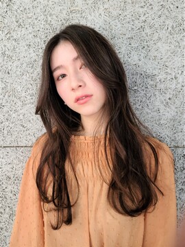 【烏丸】≪月給23万円～≫≪社会保険完備≫≪住宅手当あり≫≪夏季冬季休暇あり≫≪カット技術と髪質改善に定評あり≫有名デザイナーによるおしゃれな内装も必見です！「テラ（terra）」からスタイリスト（美容師）の求人☆★