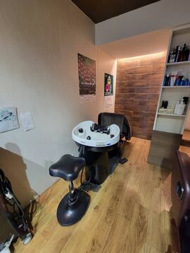 【南草津】≪月給21万円〜≫≪2年以内にデビュー可能≫≪営業中レッスンOK≫≪20時までに退勤可能≫土日休みも月に1回までOK！地域密着型のアットホームサロンでノビノビ働ける！「想オブヘアー（ソウオブヘアー）」からアシスタント（美容師）の求人★☆