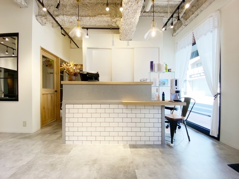 【寺田町】≪定着率91％≫≪社会保険完備の日祝定休≫≪企業型iDeCoへ加入できる！≫平日18時退社でプライベートも充実！安定の集客力で、平均月収は30万円。働きやすさを追求したサロン。「LOGii by emt（ロジーバイエント）」からスタイリスト（美容師）の求人☆☆