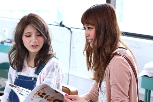 【南森町】≪月給19万円〜≫≪実働9時間≫≪完全週休2日制≫≪日曜休みOK≫≪社会保険完備≫営業時間内レッスンも可能◎シーズンごとに撮影も行っており学べる環境あり！「Hair resort Lino（ヘアリゾートリノ）」からアシスタント（美容師）の求人☆★