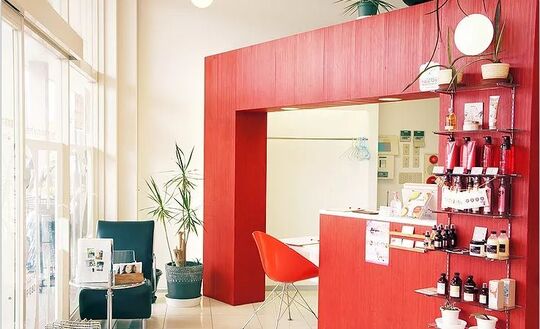 【新山口】≪社会保険完備♪≫安心してスタイリストデビューを目指せる環境が整った人気サロン！営業時間内のレッスンを推奨してるので毎日遅くまで残る事も無くプライベートも充実できますよ！サロンワーク以外でも着付けやブライダルなど、色んな技術を学べます！“New Style SO-HO（ニュースタイルソーホー）”からアシスタント（美容師）の求人★☆