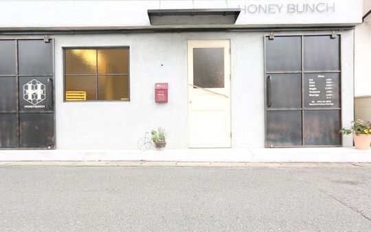 【木幡】美容室併設のトータルビューティーサロン≪18時台に退勤可能≫≪週3日～、週18時間～相談OK≫プライベートとサロンワークを両立！働きやすいアットホームサロン「HONEY BUNCH（ハニーバンチ）」からアイリスト（まつげエクステ）の求人★☆★