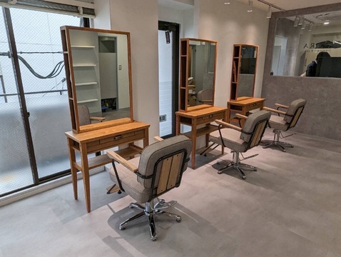 【大宮駅】◆完全マンツーマン・高単価・自由出勤制◆技術はもちろん薬剤にも妥協なし！髪質改善に特化した半個室サロン「flore（フローラ）」からスタイリスト（美容師）の求人☆★