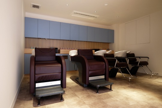 【鷺ノ宮】≪完全週休2日制≫≪土日休みOK≫≪社会保険完備≫≪20時までの退勤可能≫お客様に寄り添うカウンセリングが好評！自身に合わせた働き方ができ、プライベートとの両立がしやすいのもうれしいポイント!「BASSA 新所沢店（バササギノミヤテン）」からアシスタント（美容師）の求人☆★