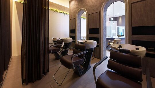 【樟葉】≪月8日休み≫≪社会保険完備≫≪リフレッシュ休暇あり≫≪産休制度あり≫などの働きやすい環境がいっぱい！着付けやメイクも学べます！幅広い年齢層の方に支持される人気サロン！ＥvoLuty(エボルティ)からアシスタント（美容師）の求人☆★☆