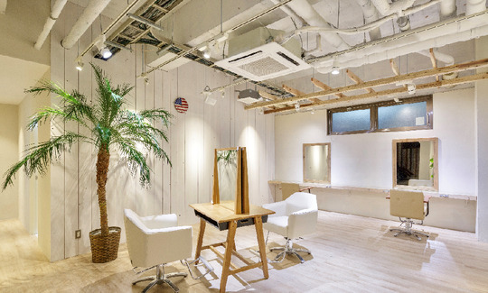 【湘南台】≪完全週休2日制・髪質改善がウリ・完全マンツーマン≫集客に力を入れているので、収入も安定！上質なケアが人気の「emue 湘南台店（エミューショウナンダイテン）」からスタイリスト（美容師）の求人☆★