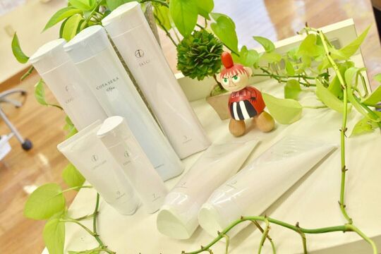 【近鉄八尾】早ければ18:30に退社可能！女性の多い職場なので、夜もそこまで遅くならずプライベートも充実させやすい環境！幅広い客層のお客様から支持されるHair make plejour（ヘアメイクプレジュール）からスタイリスト（美容師）の求人☆★☆