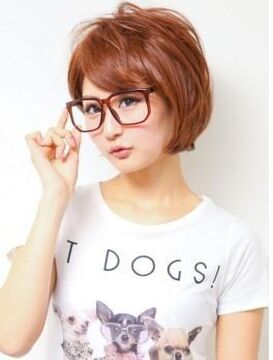 【三宮】≪社会保険完備≫≪月給20万円〜≫≪実働8時間≫芸能人、雑誌モデルさんも来店！コレクションのバックにも入ります！外国人風カラーをやりたいならココ！ヘアメイクにも強い「KANNA（カンナ）」から、アシスタント（美容師）の求人☆★