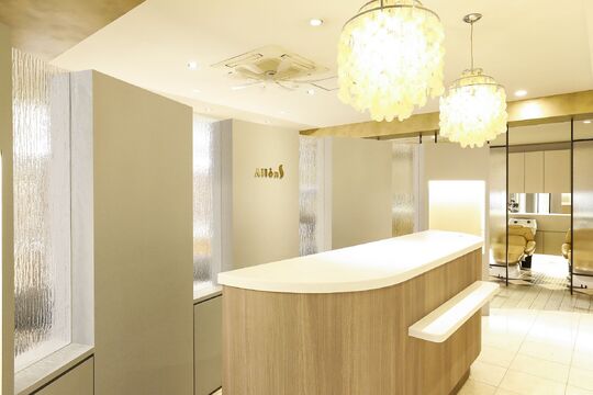 【銀座】≪完全週休2日制≫≪社会保険完備≫≪長期休暇OK≫≪産休育休実績あり≫≪独立支援制度あり≫前職の給与額保証ありで安心して働き始められる！大人の女性に大人気の銀座の高単価サロン「Allons Ginza（アロンギンザ）」からスタイリスト（美容師）の求人☆★☆