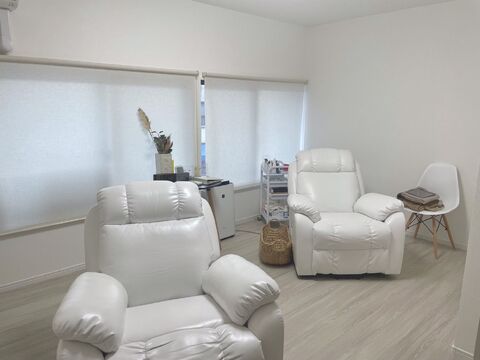 【六地蔵】≪月に1回土日連休あり≫≪社会保険完備≫≪19時台に退勤可能≫≪有給休暇あり≫サロンワークとプライベートが両立できる環境！ヘア＆アイラッシュ併設の地域密着型ビューティーサロン「Lasia eyelash&nail（ラシアアイラッシュアンドネイル）」からネイリスト（ネイル）の求人★☆★