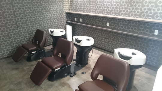 【帯高】≪日曜休みあり・社会保険完備・選べるお休み日数・育休産休実績あり・ブランクOK・予約を切って休憩取得可能≫業界トップクラスの福利厚生！自分の時間も大切にしながらメリハリをつけて活躍できるサロン「ame（アム）」からスタイリスト（美容師）の求人☆★