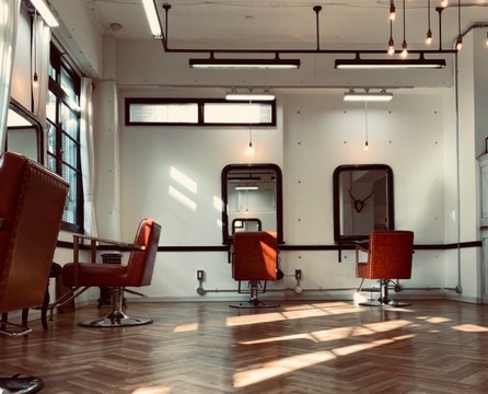 【大名】≪社会保険完備・完全週休二日制・営業中のレッスンOK・新卒OK≫スタッフさんの仲が良く風通しの良い環境！人気のエリアで集客もバッチリ！！トレンドに強く創るスタイルが多くのお客様に支持されているヘアサロン「La Rica（ラリカ）」からアシスタント（美容師）の求人☆☆