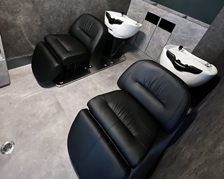 【大名】≪早期スタイリストデビュー≫≪完全週休2日制≫≪実働8時間／休憩1時間≫≪月1,2回土日休みOK≫手厚いレッスン環境！！確かな技術力でお客様からの支持抜群な人気サロン！「Lay.（レイ）」からアシスタント（美容師）の求人☆★☆