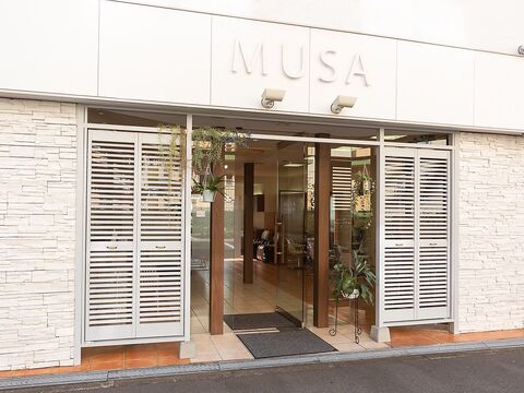 【今福鶴見】≪好待遇でパート募集≫≪完全週休2日制≫≪平均退社時間18時≫≪時給1200円≫≪週1日〜OK≫40代のスタッフも活躍中！ママさん美容師やプライベート重視の方必見！プライベートの時間も充実させて美容師をしたい方におすすめ◎地域密着型のアットホームサロン！「MUSA（ムーサ）」からスタイリスト（美容師）の求人☆★