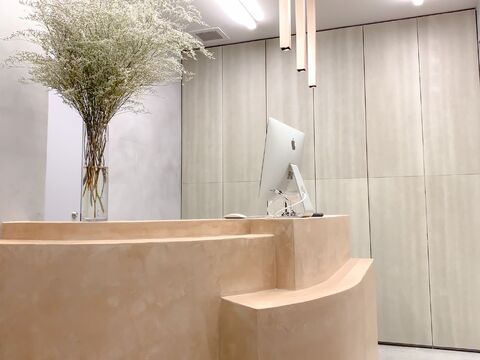 【梅田】≪最低保証給25万円～≫≪基本マンツーマン≫≪早番遅番制≫≪社会保険完備≫リピーター率が多く、生涯顧客をつけられる！平均報酬60万円超えの人気サロン！「ROAVER（ローバー）」からスタイリスト（美容師）の求人☆★