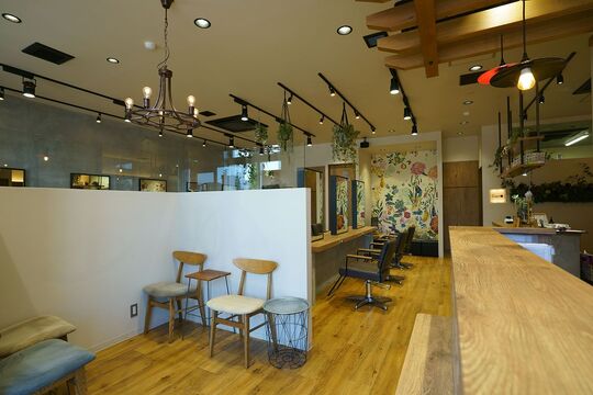 【海老名駅】業務委託と正社員を選択可能！◆土日休みOK・有給休暇あり・社会保険完備◆時短勤務など柔軟に対応可能なので、一度ご相談ください！各種イベントや撮影チームの設置など、興味があることをピックアップして挑戦できる「Salt 海老名店（ソルトエビナテン）」からスタイリスト（美容師）の求人☆★