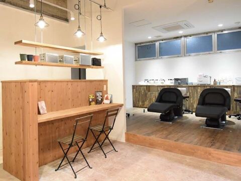 【博多駅南】≪完全週休二日制・社会保険完備・住宅手当あり・単価1万円以上≫60～70％の高リピート率！！働きやすい環境で長くお仕事してみませんか！ お客様に寄り添う接客が人気のヘアサロン「Hair design attrico（ヘアーデザインアトリコ）」からアシスタント（美容師）の求人★☆