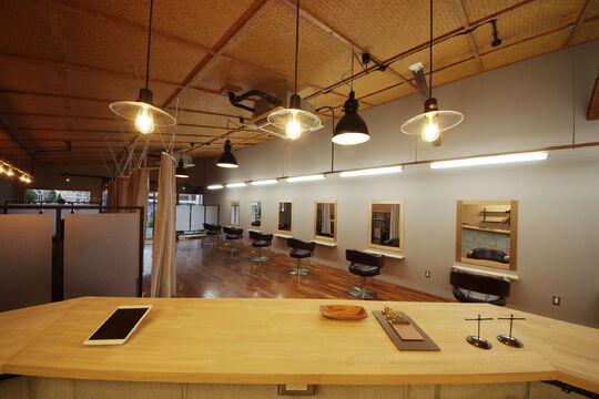 【東岸和田】≪完全週休2日≫≪月給25万円〜≫≪営業18時まで≫≪社会保険あり≫働きやすさ抜群のサロンです！結婚や子育てがあっても安心して働ける「jolie fille（ジョリーフィーユ）」からスタイリスト（美容師）の求人☆★