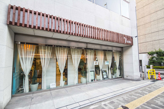 【江坂】≪社会保険完備≫駅からスグの好立地なので、入客チャンスもありますよ！ヘアケアとこだわりのヘッドスパでお客様から支持を集めるHair&Spa VARMA 江坂店（ヘアアンドスパヴェルマエサカテン）からスタイリスト(美容師)の求人☆★☆