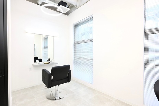 【大通】◆産休育休実績あり・独立支援制度あり・社会保険完備・完全週休2日制◆自由に使える有給休暇で連休も取得可能！豊富なキャリアアッププランで長く活躍できる「GULGUL 札幌大通店（グルグルサッポロオオドオリテン）」からスタイリスト（美容師）の求人☆★