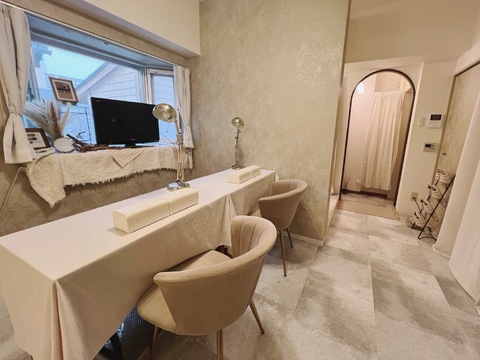 【元町・中華街】≪髪色、ネイル自由・自由度の高い勤務体系・客単価10000円の高単価サロン・口コミ高評価多数！≫お客様ひとりひとりと丁寧に向き合えます！仕事とプライベートを両立させられて、スタッフ満足度も高いサロン「Showers.（シャワーズ）」からネイリスト（ネイル）の求人☆☆