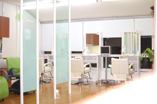 【中庄】≪日曜休みあり・社会保険完備・選べるお休み日数・育休産休実績あり・ブランクOK・予約を切って休憩取得可能≫業界トップクラスの福利厚生！自分の時間も大切にしながらメリハリをつけて活躍できるサロン「rursus 中庄店（ルルススナカショウテン）」からアシスタント（美容師）の求人☆★