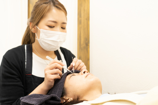 【立川駅】★従業員満足と顧客満足を同等の価値で捉える★≪月給30万円以上可能≫≪完全週休2日制≫≪日曜・希望休・連休OK≫≪社保完備≫≪有給100％取得≫≪産休育休実績多数≫女性が長期で活躍できる環境に自信あり「B’Lash 立川店（ビーラッシュタチカワテン）」からアイリスト（まつ毛エクステ・アイデザイナー）の求人☆☆