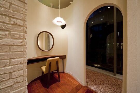 【淀屋橋】≪社会保険完備＆月8日以上休み≫ホテルの中にある大人女性の為の高単価サロン「el zafiro 淀屋橋店（エル サフィロ ヨドヤバシテン）」からスタイリスト（美容師）の求人☆★