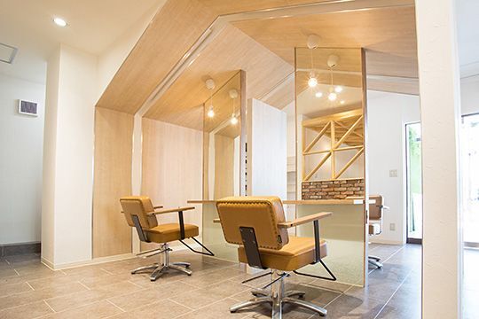 【春日部駅】■平均退社19時台・月9日休み選択可能・産休育休制度あり・引っ越し支援制度あり・営業時間内レッスンOK・最短1年半でスタイリストデビュー可能・社会保険完備■長所をしっかりと伸ばせるサロンです！「hair shop N＆A 春日部東口店（ヘアーショップエヌアンドエーカスカベヒガシグチテン）」からアシスタント（美容師）の求人☆★