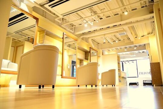 【元町】≪月8日休み≫≪入客チャンスあり≫プライベートと仕事とでメリハリをつけて働くことが出来る！アンティーク調のおしゃれなサロン「noun（ナウン）」からJr.スタイリスト（美容師）の求人☆★☆