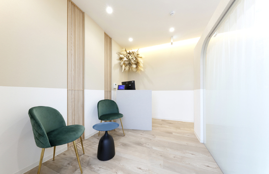 【和泉中央】未経験から研修OK！≪社会保険完備≫≪月8,9日休み・第3日曜日休み・有給休暇あり≫≪実働8時間・営業中レッスン≫美容室に併設するまつ毛パーマ&アイブロウサロン！「CENOBA（シェノバ）」からアイリスト（まつげパーマ・アイブロウ）の求人★☆