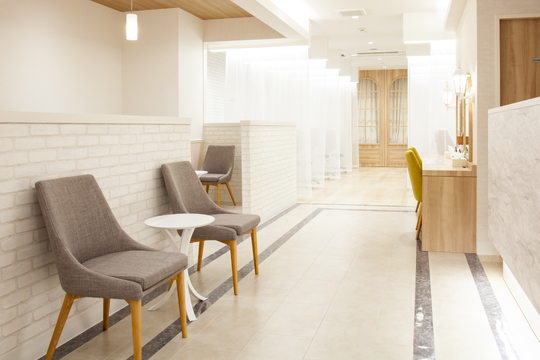 【藤沢駅】◆産休育休実績あり・土日休み希望可能・月最大10日休み・ネイル髪色自由・社会保険完備◆シフト制でプライベートも大事にしながら働ける！未経験の方も安心の研修体制と長く勤務できる環境を用意！「PLUS EYE 藤沢南口駅前店（プラスアイフジサワミナミグチエキマエテン）」からアイリスト（アイデザイナー・まつ毛エクステ）の求人☆☆