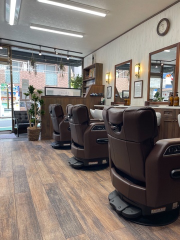 【上町】≪完全週休2日制≫≪20時までに退勤可能≫≪賞与あり≫開業から60年以上経つ老舗サロン！地域で大人気のアットホームな環境で働く事ができます！「BARBER LIGHT（バーバーライト）」から理容師（理容室）の求人☆★