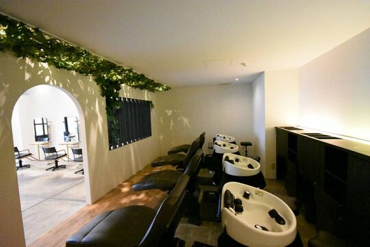 【甲東園】≪社会保険完備≫≪新規入客チャンスあり≫≪やりがいのある環境≫店舗展開している働きやすい地域密着型のサロンです「Pap’s de coiffeur 甲東園店（パプスドコワフィールコウトウエンテン）」からスタイリスト（美容師）の求人☆★