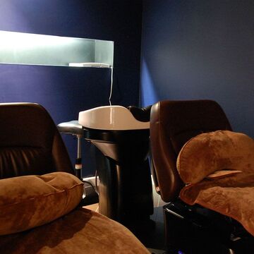 【薬院】≪残業なし≫≪小規模×少人数≫≪サロンワーク中心の職場≫レッスンはオーナーさんが直接指導！マツエク技術も学べるアットホームなヘアサロン「Posh hair design（ポッシュヘアデザイン）」からアシスタント（美容師）の求人★☆