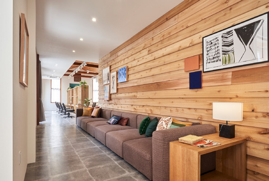 【高浜港】≪完全週休2日制≫≪社会保険完備≫≪営業中レッスンOK≫2年以内でスタイリストデビュー可能なカリキュラムあり！有給休暇やGW休暇もあるのでプライベートも充実させられるサロンです！「RUMI（ルミ）」からアシスタント（美容師）の求人★☆