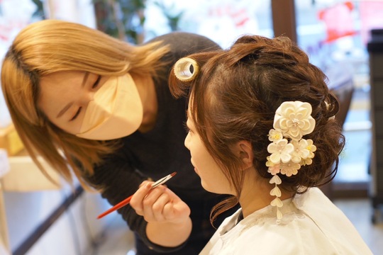 【中野富士見町】≪寮あり≫≪完全週休2日制≫≪営業中の練習も可能！≫地方出身の方も大歓迎！地域密着サロンで1人1人のお悩みにしっかり寄り添えます！人間としても魅力的になれるサロン「MIRUCO by KURAKU（ミルコバイクラク）」からアシスタント（美容師）の求人☆★