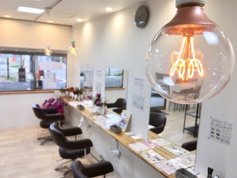 【八幡】≪社会保険完備・残業ノルマ一切無し・10連休もOK≫営業中のレッスンを中心に、平均2年でスタイリストデビューを目指せます！！今までの美容師歴が給料に反映され高収入！残業なし！ワークライフバランスを大切にしているヘアサロン「ショートプリュ 祇園店（ショートプリュギオンテン）」からアシスタント（美容師）の求人★☆