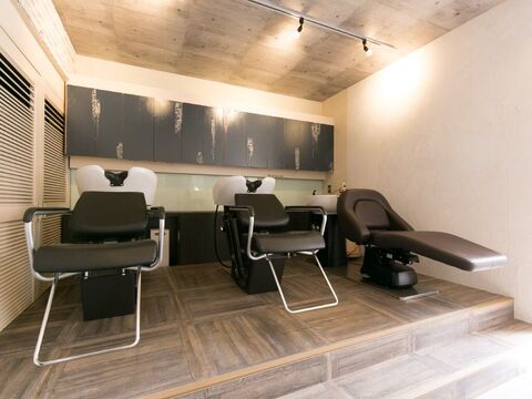 【寝屋川市駅】≪月8,9日休み≫≪土日休み可能≫≪社会保険完備≫≪最短1年半以内でデビュー可能≫営業時間内レッスンOK！スタッフも皆仲良しで人間関係良好！社員旅行もあり◎メリハリをつけて一流の美容師を目指しましょう！！「veretta.〜neyagawa〜（ベレッタネヤガワ）」からアシスタント（美容師）の求人☆★