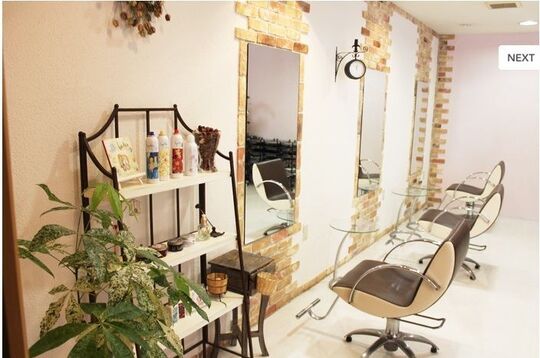 【三国ヶ丘】≪月7日休み≫≪20時までに退勤可能≫≪駅近＋車通勤OK≫地域密着でアットホームなヘアサロン☆1人1人のお客様と向き合うことが出来、美容師として無理なく長く働ける環境です☆Duex Style（ドゥスタイル）からスタイリスト（美容師）の求人★☆